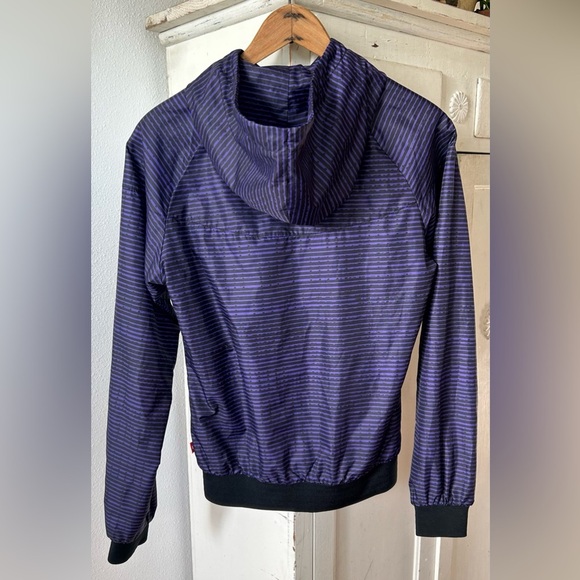 🔥Nike | Women’s black/purple patterned zip front red label windbreaker hoodie, S - Picture 6 of 12